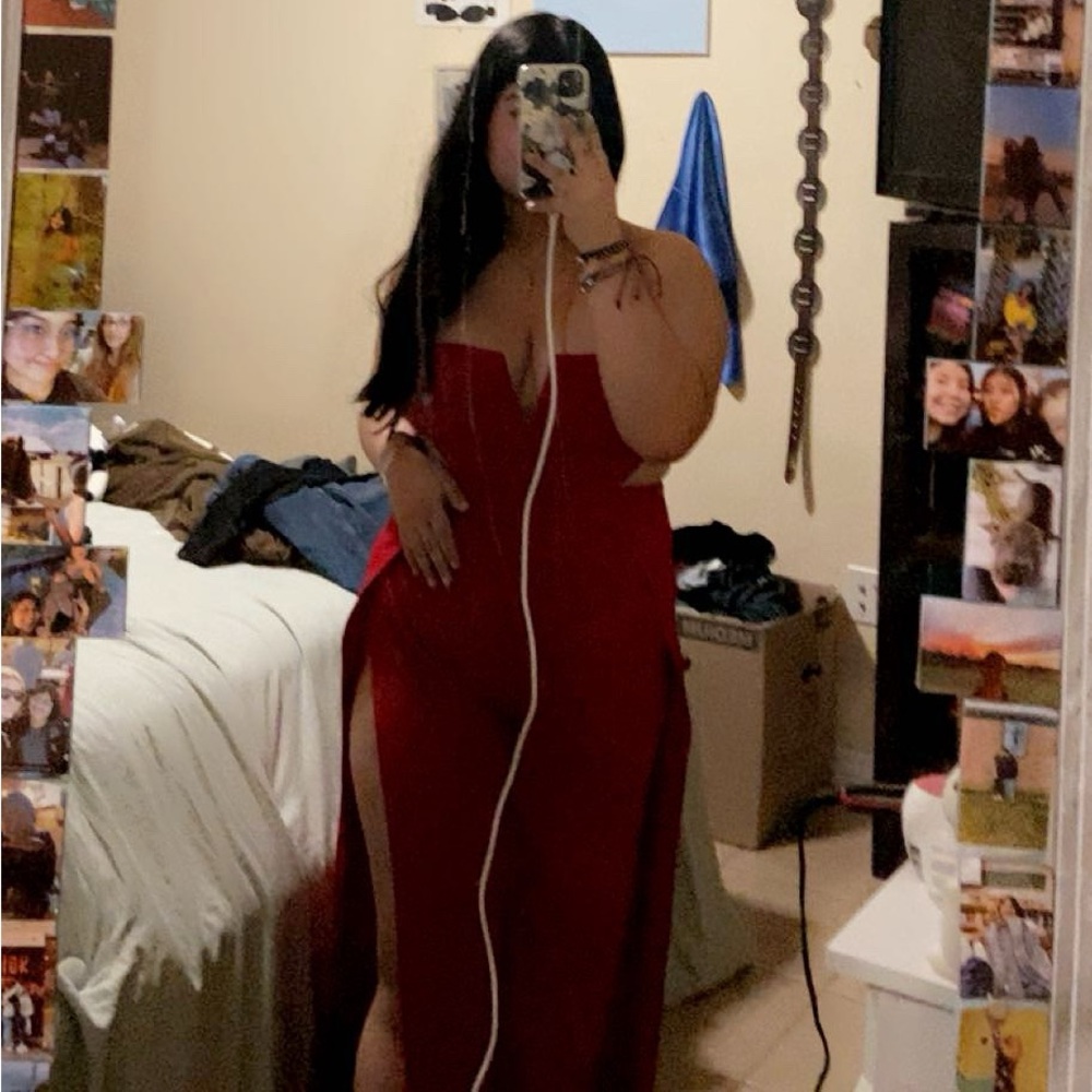 Chic Red Trousers - Picture 2 of 4